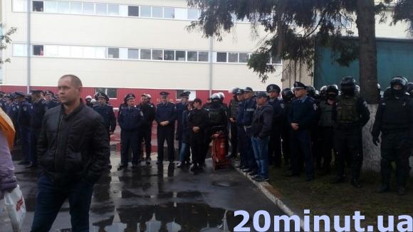 На «Житомирських ласощах» владі не вдалося врегулювати конфлікт. Відео. Фото на сайті 20minut.ua На «Житомирських ласощах» владі не вдалося врегулювати конфлікт. Відео. Фото, фото №7 на сайті 20minut.ua