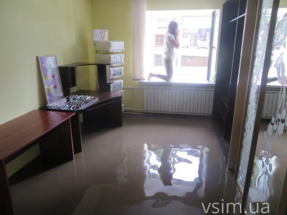 Наслідки зливи у Хмельницькому: від зіпсованих продуктів до затоплених балконів, фото №2 на сайті vsim.ua