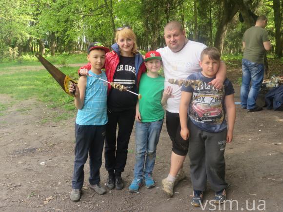 Пасхальний пікнік: хмельничани вибрались у Дендропарк на шашлики з крашанками, фото №1 на сайті vsim.ua
