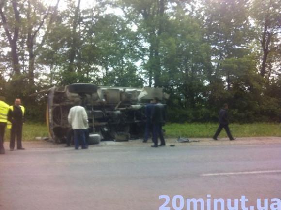 Під Збаражем смертельна ДТП: легківка зіткнулась з вантажівкою (ФОТО, ВІДЕО) на сайті 20minut.ua Під Збаражем смертельна ДТП: легківка зіткнулась з вантажівкою (ФОТО, ВІДЕО), фото №2 на сайті 20minut.ua