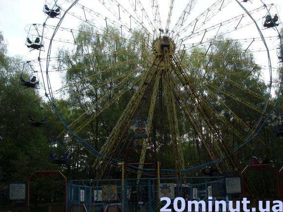 Тернополяни кататимуться на безпечних каруселях, фото №1 на сайті 20minut.ua