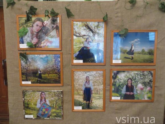 У Хмельницькому дівчат у вишивці закарбували на світлинах, фото №3 на сайті vsim.ua