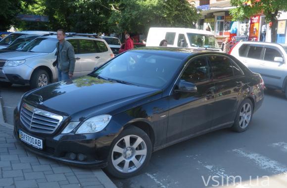 У Хмельницькому водії дорогих іномарок заплатили за парковку по 255 гривень, фото №4 на сайті vsim.ua