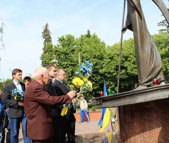 У Хмельницькому вшанували жертв політичних репресій, фото №1 на сайті vsim.ua