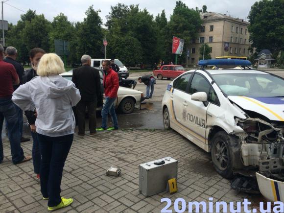 У Кам’янці-Подільському сталася ДТП за участю авто поліції. ОНОВЛЕНО, фото №1 на сайті 20minut.ua