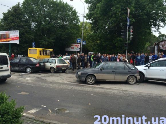 У Кам’янці-Подільському сталася ДТП за участю авто поліції. ОНОВЛЕНО, фото №2 на сайті 20minut.ua