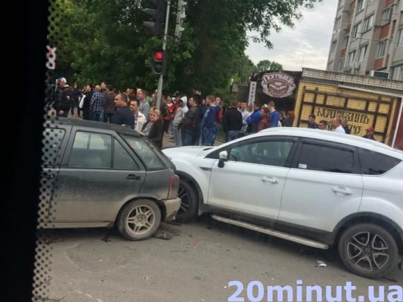 У Кам’янці-Подільському сталася ДТП за участю авто поліції. ОНОВЛЕНО, фото №3 на сайті 20minut.ua