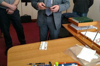 У Тернополі на хабарі спіймали начальника управління Державної архітектурно-будівельної інспекції, фото №1 на сайті 20minut.ua