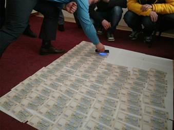 У Тернополі на хабарі спіймали начальника управління Державної архітектурно-будівельної інспекції, фото №2 на сайті 20minut.ua
