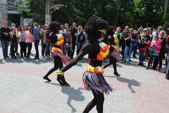 У центрі Вінниці кілька десятків байкерів “гарчали” на усю Соборну, фото №1 на сайті 20minut.ua