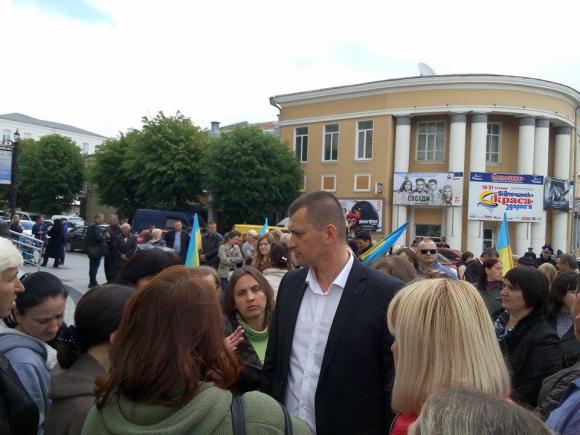 У Вінниці батьки учнів 31 та 5 шкіл пікетували міську та обласну ради, фото №3 на сайті 20minut.ua