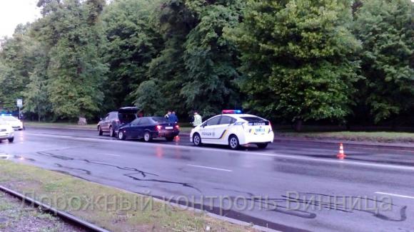 У Вінниці після дощу зіткнулися сім автівок. А водій восьмої втік, фото №1 на сайті 20minut.ua