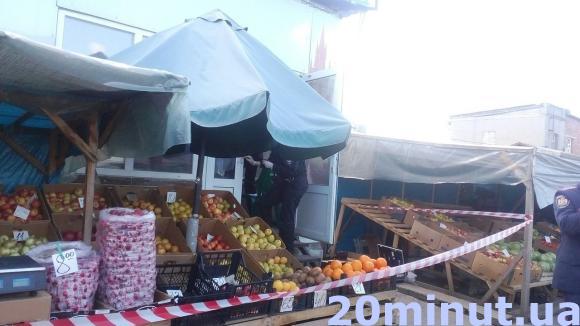 У Житомирі посеред білого дня вбили чоловіка. Фото. Відео, фото №1 на сайті 20minut.ua