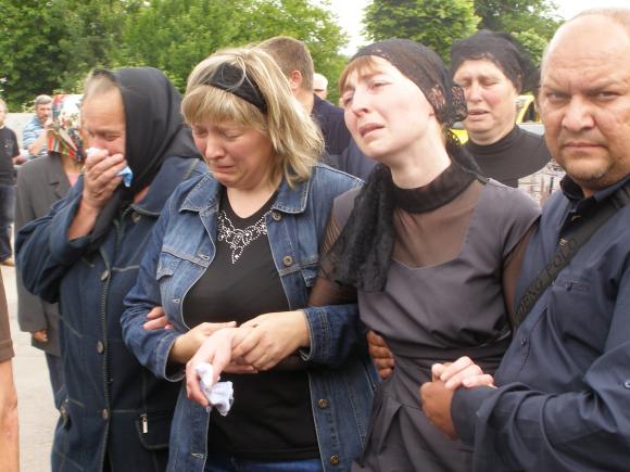 У Жмеринці поховали дівчинку, яка загинула під колесами «Мерседеса» колишнього начальника ДАІ області, фото №1 на сайті 20minut.ua