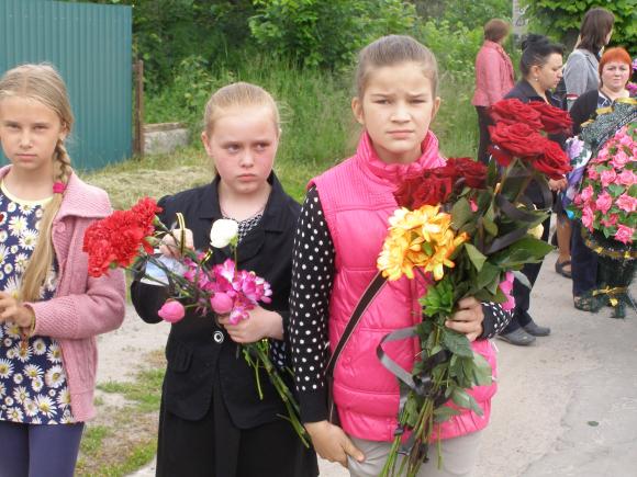 У Жмеринці поховали дівчинку, яка загинула під колесами «Мерседеса» колишнього начальника ДАІ області, фото №3 на сайті 20minut.ua