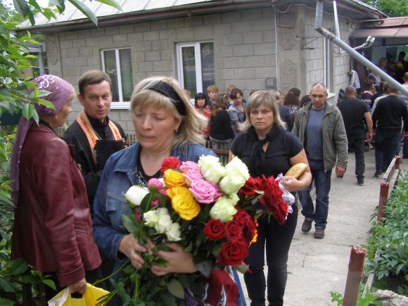 У Жмеринці поховали дівчинку, яка загинула під колесами «Мерседеса» колишнього начальника ДАІ області, фото №6 на сайті 20minut.ua