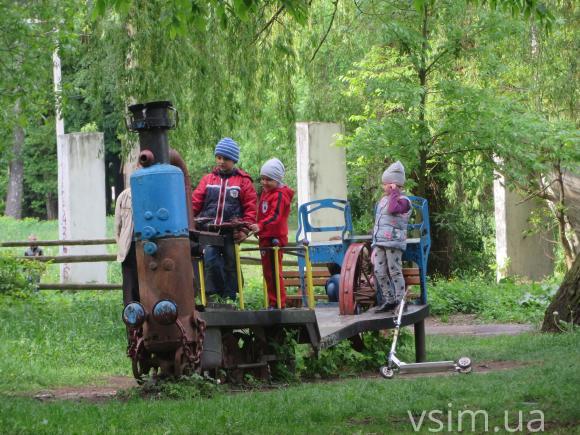 В парку Чекмана "розсипаються" скульптури Миколи Мазура, фото №7 на сайті vsim.ua