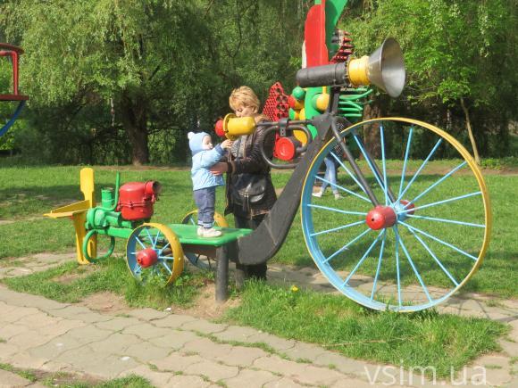 В парку Чекмана "розсипаються" скульптури Миколи Мазура, фото №8 на сайті vsim.ua