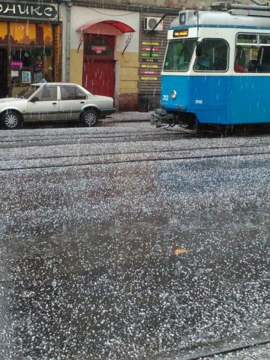 Вінницю засипало градом розміром з квасолину, а подекуди і снігом, фото №3 на сайті 20minut.ua