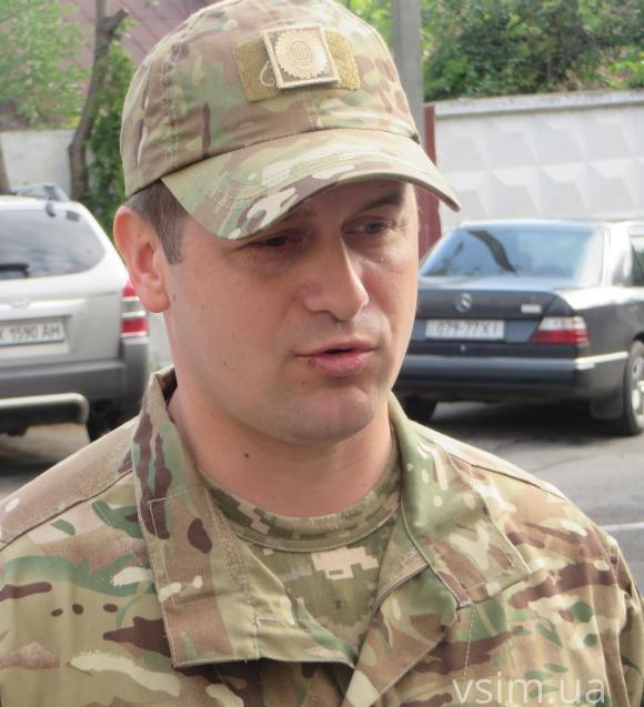 Зі сльозами та під пісню «Рушник»: у Хмельницькому відправили в армію 14 призовників, фото №1 на сайті vsim.ua