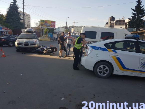 Біля ринку авто наїхало на мотоцикліста, фото №1 на сайті 20minut.ua