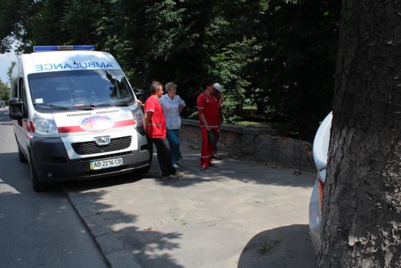 BMW розтрощив огорожу центрального парку. Водій залишив авто і побіг на похорон, фото №7 на сайті 20minut.ua