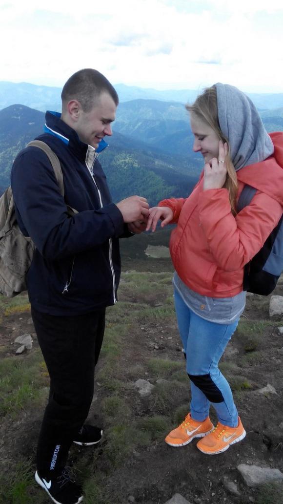Чи вийдеш за мене? Закохана пара заручилася на вершині Говерлі на сайті 20minut.ua Чи вийдеш за мене? Закохана пара заручилася на вершині Говерлі, фото №1 на сайті 20minut.ua