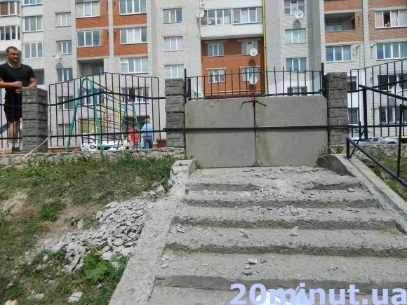 Мешканці будинків на Галицькій та Злуки сваряться через прибудинкову територію, фото №2 на сайті 20minut.ua