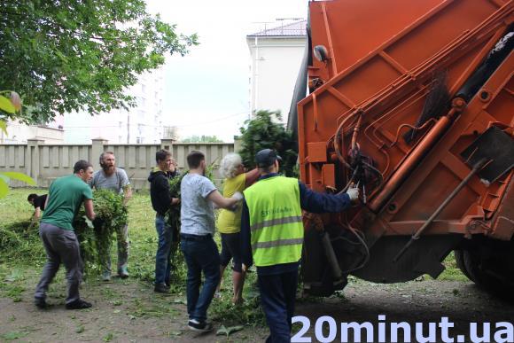 Містяни з електрокосами VS зарості “Хіміка”: таким чистим парк ще не був, фото №3 на сайті 20minut.ua