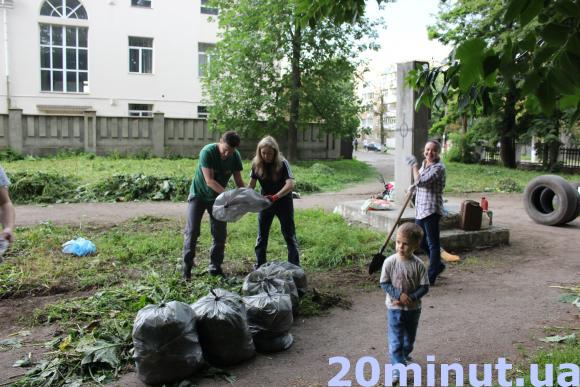 Містяни з електрокосами VS зарості “Хіміка”: таким чистим парк ще не був, фото №4 на сайті 20minut.ua