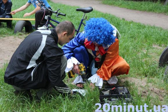 Містяни з електрокосами VS зарості “Хіміка”: таким чистим парк ще не був, фото №5 на сайті 20minut.ua
