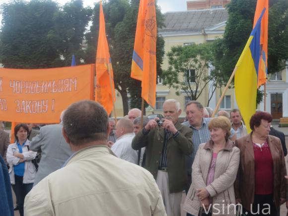 На хмельницькому майдані страйкують чорнобильці. Хочуть повернення пільг, фото №2 на сайті vsim.ua