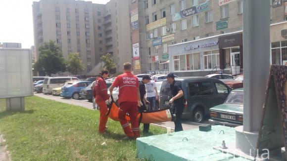 На Кам’янецькій знепритомніла жінка. «Швидка» їхала на виклик більше 20 хвилин, фото №2 на сайті vsim.ua