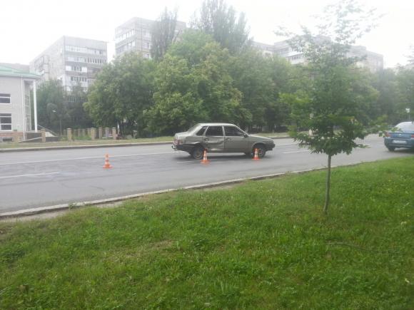 На Келецькій біля Сільпо джип врізався в дев’ятку. Вагітна жінка в лікарні, фото №1 на сайті 20minut.ua