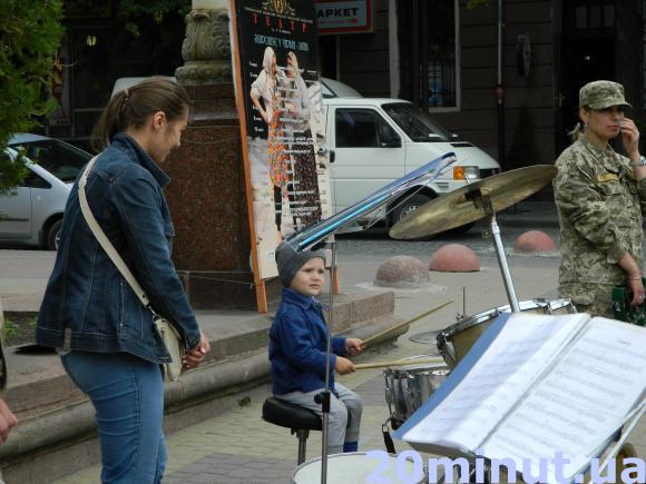 На контрактну службу до ЗСУ тернополян закликає оркестр, фото №7 на сайті 20minut.ua
