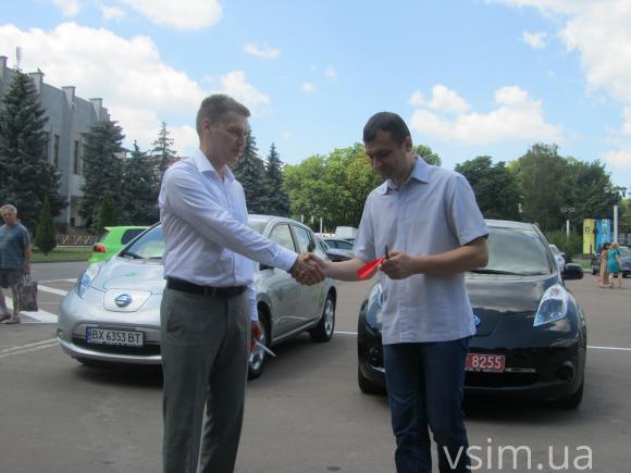 На майдані Незалежності заряджали електромобілі, фото №1 на сайті vsim.ua