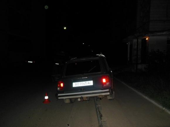 Нічне ДТП у Тернополі: "Четвірка" влетіла у паркан. Водій втік на сайті 20minut.ua Нічне ДТП у Тернополі: "Четвірка" влетіла у паркан. Водій втік, фото №5 на сайті 20minut.ua