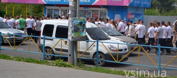 Робочий час, спека і затори. Хмельницький зупинився, поки бігали поліцейські, фото №1 на сайті vsim.ua