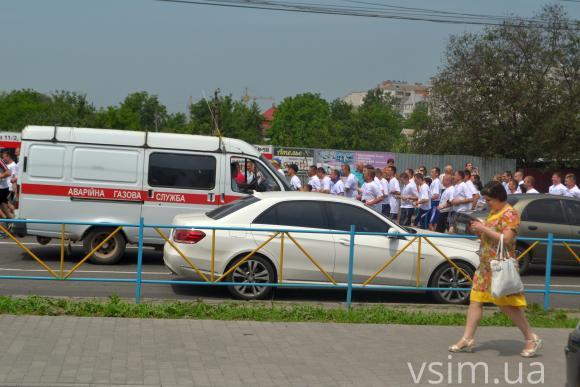 Робочий час, спека і затори. Хмельницький зупинився, поки бігали поліцейські, фото №2 на сайті vsim.ua