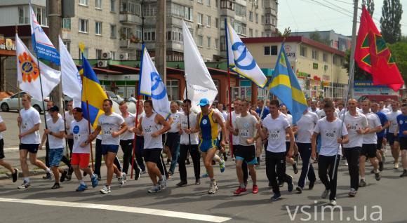 Робочий час, спека і затори. Хмельницький зупинився, поки бігали поліцейські, фото №4 на сайті vsim.ua