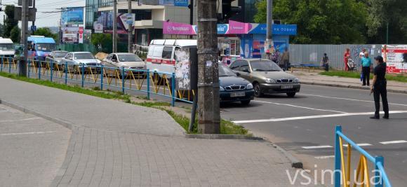 Робочий час, спека і затори. Хмельницький зупинився, поки бігали поліцейські, фото №5 на сайті vsim.ua