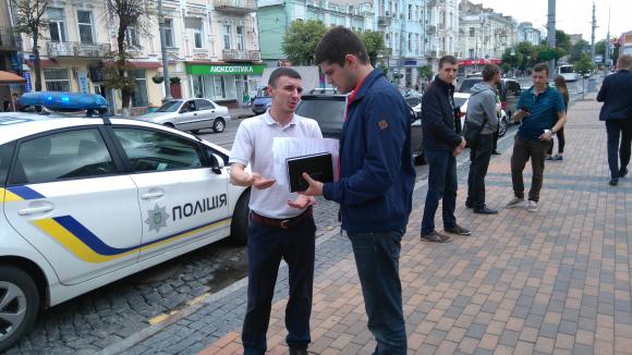 У центрі Вінниці чоловік 13 годин “відвойовував” авто у київських слідчих (ПОДРОБИЦІ), фото №2 на сайті 20minut.ua