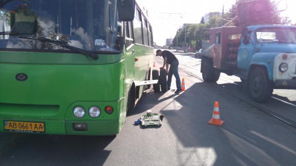 У Вінниці на центральному мості автобус влетів у електроопору, фото №5 на сайті 20minut.ua