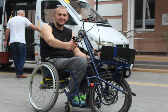 Вінничанин переобладнав свій візок на спортивний, щоб подорожувати, фото №1 на сайті 20minut.ua