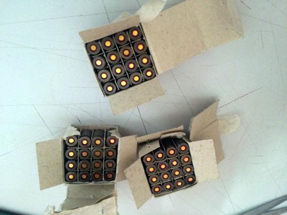 Житель Вінниччини намагався відправити посилку з консервами та патронами, фото №1 на сайті 20minut.ua