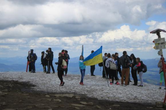 Живий герб, гімн та “Зореліт”: 330 вінничан встановили рекорд на Говерлі, фото №5 на сайті 20minut.ua