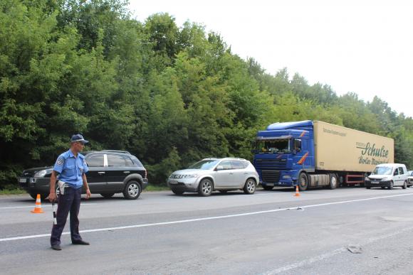 Аварія на об’їзній: 4 машини потрощені. Дев’ятеро людей госпіталізовано, фото №1 на сайті 20minut.ua