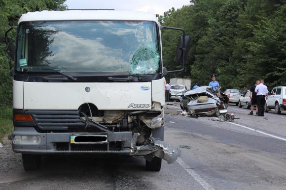 Аварія на об’їзній: 4 машини потрощені. Дев’ятеро людей госпіталізовано, фото №8 на сайті 20minut.ua