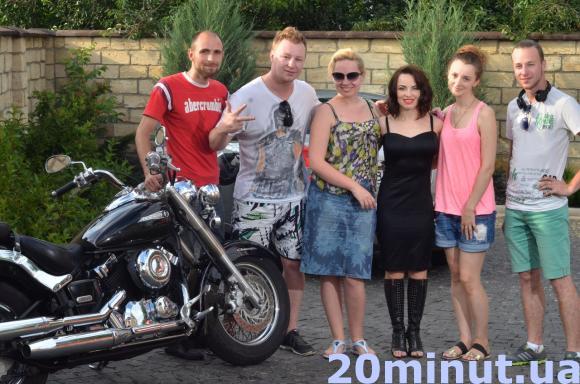 Для чого вінничани переодягають українських знаменитостей у світових зірок?, фото №1 на сайті 20minut.ua