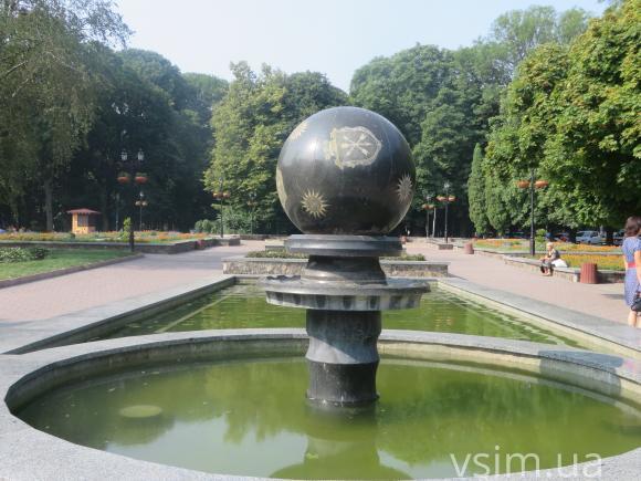 Фонтан-куля за чверть мільйона гривень постійно ламається, фото №1 на сайті vsim.ua